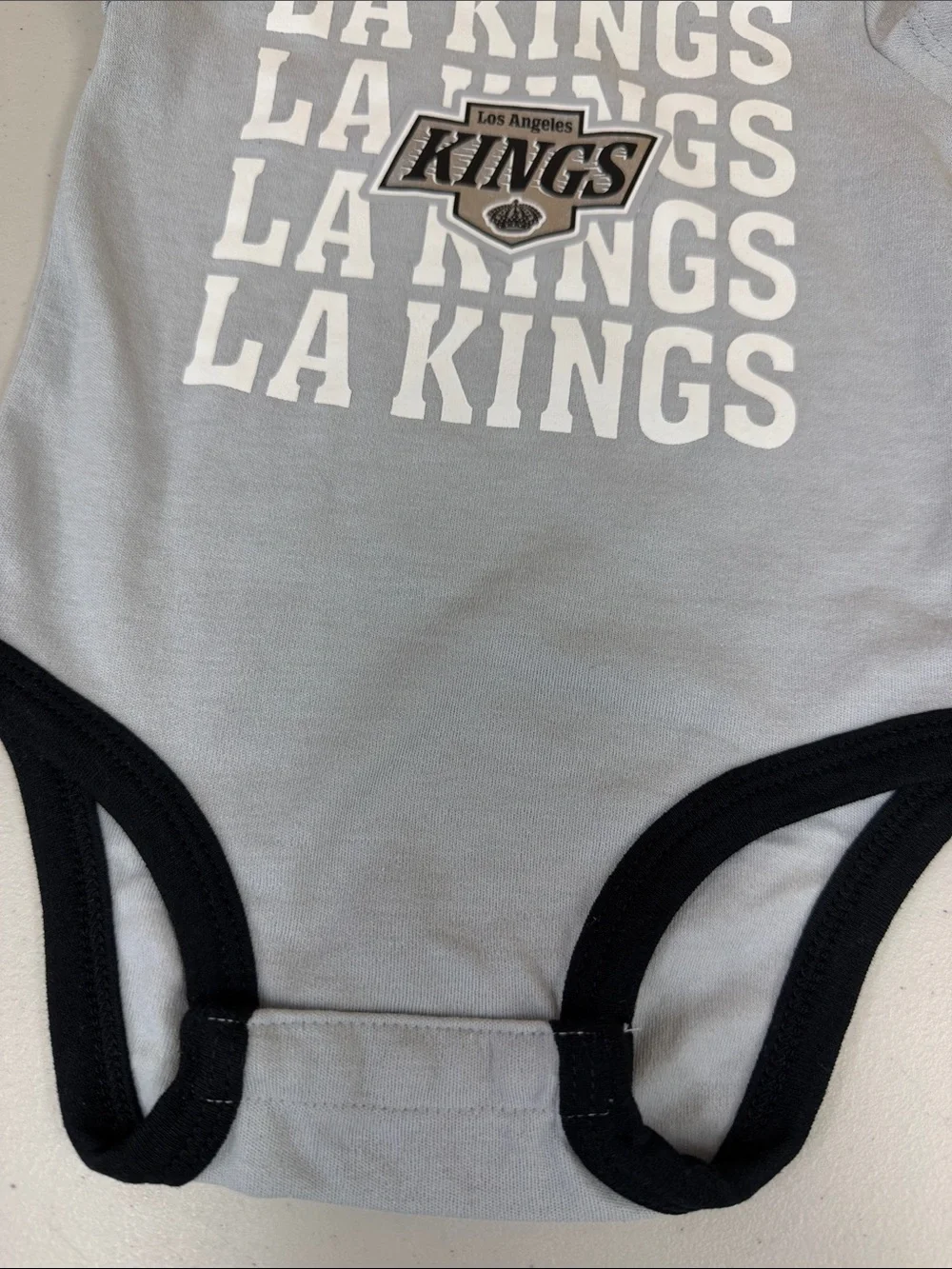 Los Angeles Kings Baby One-Piece Bodysuit in Light Gray size 3-6 months for gi